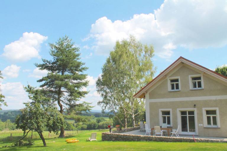 Vacation home with terrace, barbeque & yard | Nature view — photo 2
