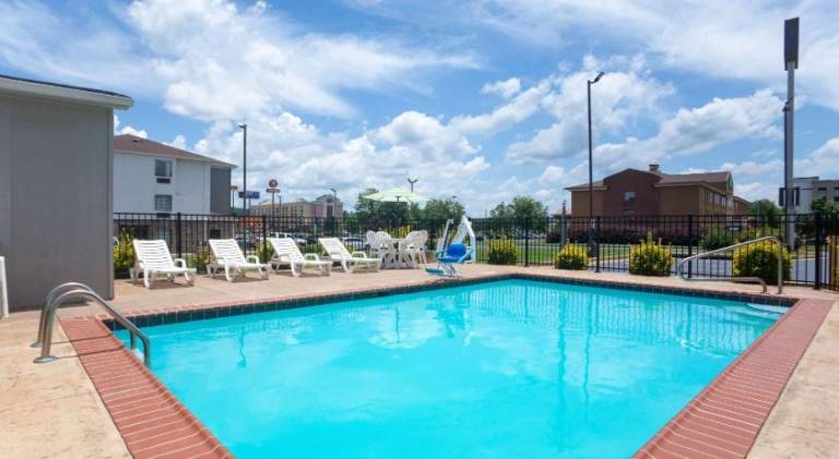 La Quinta Inn & Suites by Wyndham Oxford - Anniston — photo 4