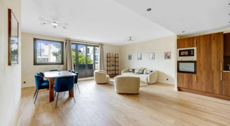 Nice holiday apartment with patio | Pets are welcome in Clichy