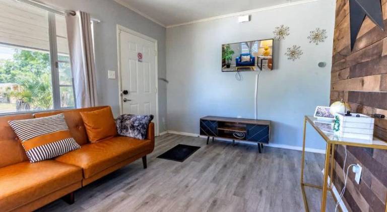 House with 2 rooms for 7 persons in Lakeland, FL