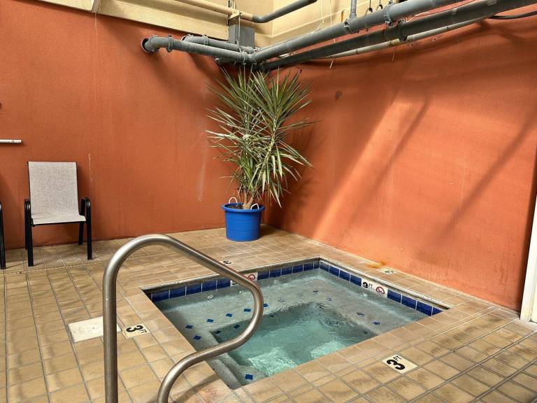 Condo with private pool — photo 3