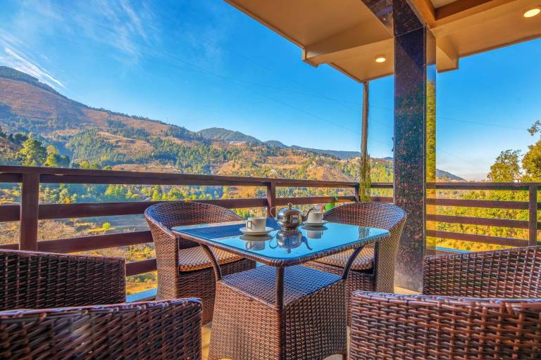Villa with yard & BBQ in Almora
