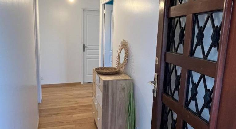 Villa la desiree, Haut de la villa tres lumineux, entierement renovee, 3 pieces, climatise, parking — photo 5