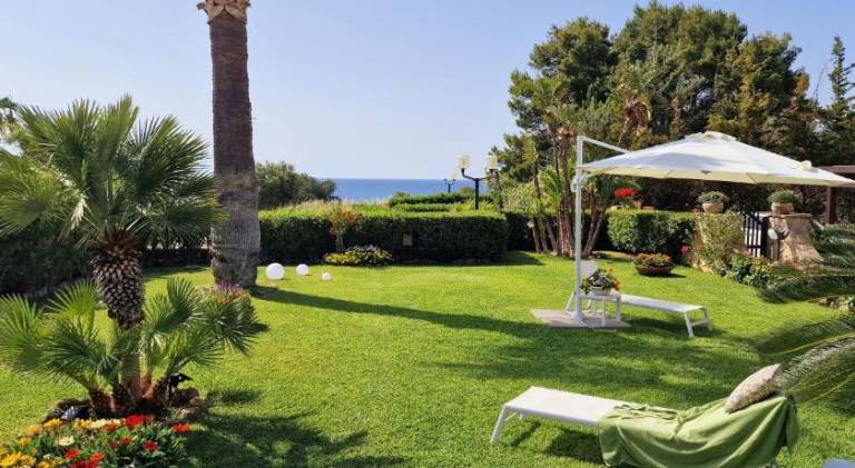 Spacious villa with pool & jacuzzi | Pets allowed in Cefalù