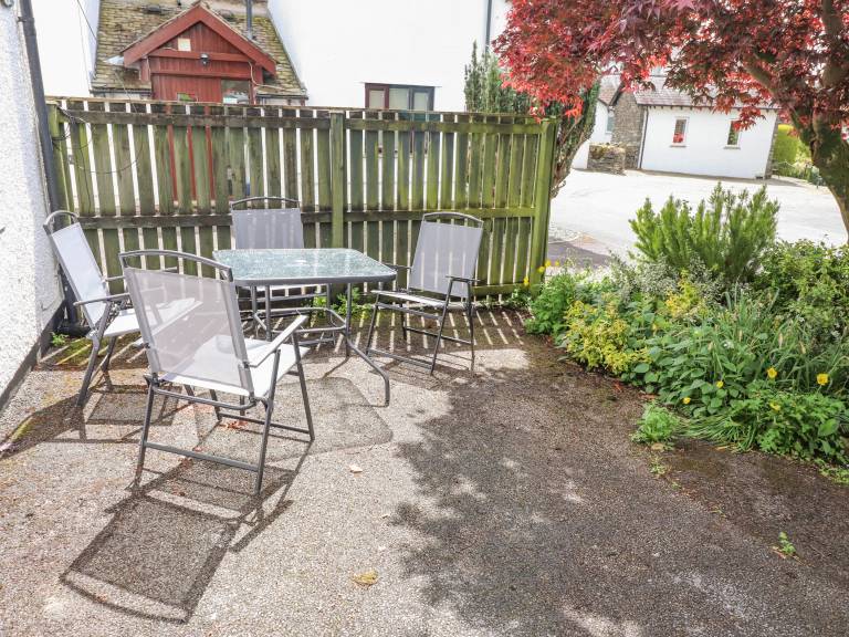 Cottage with garden — photo 3