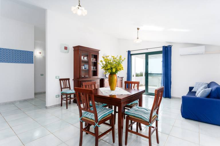 Holiday apartment with yard, barbeque & fast internet | Beach view — photo 2