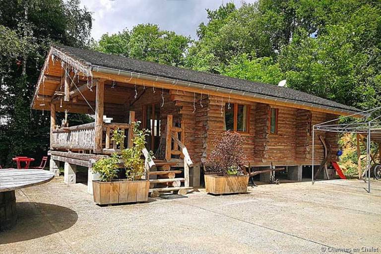 Gite with terrace & pool in Chaumont