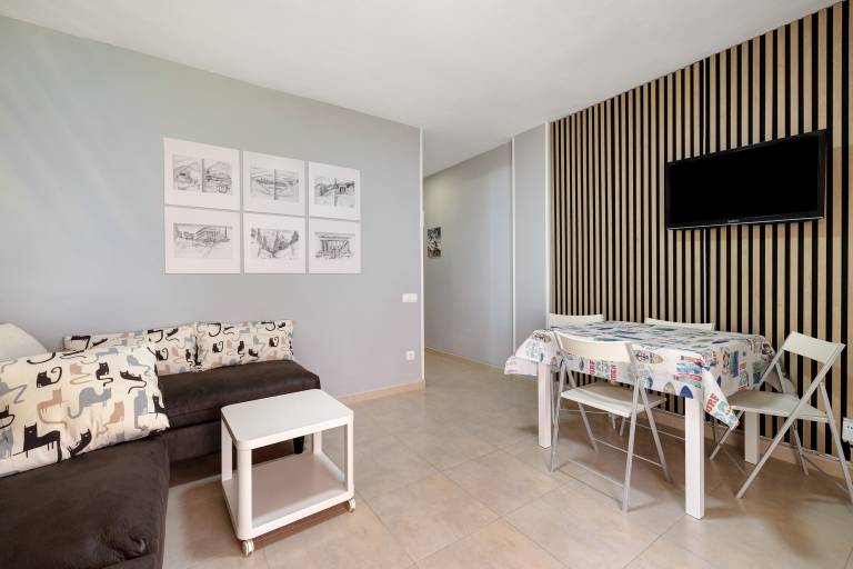 Salou Beach Apartment with Sea Views, Wi-Fi and Air Conditioning — photo 4