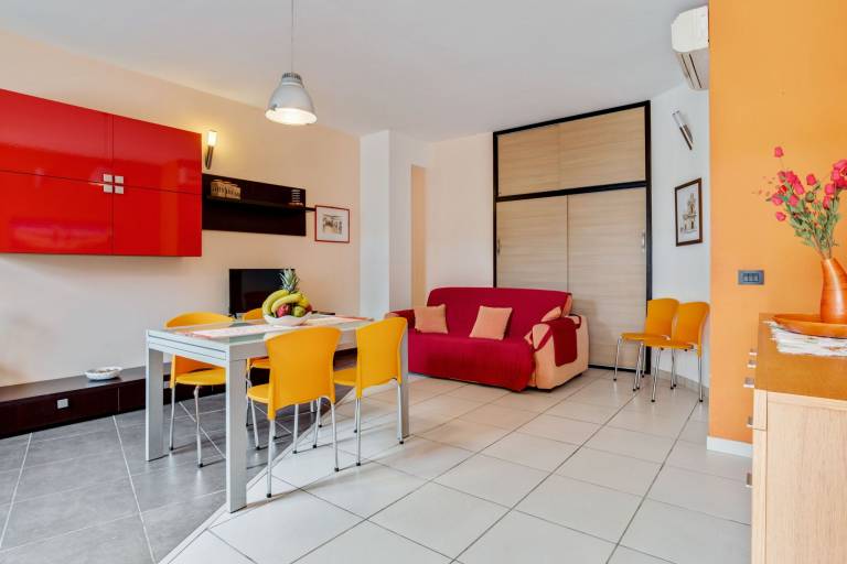 Holiday apartment with barbeque & yard — photo 2