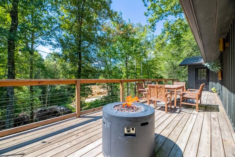 Vacation home with grill, hot tub & terrace | Mountain view — photo 5