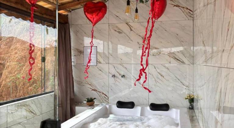 Vacation home with jacuzzi — photo 2
