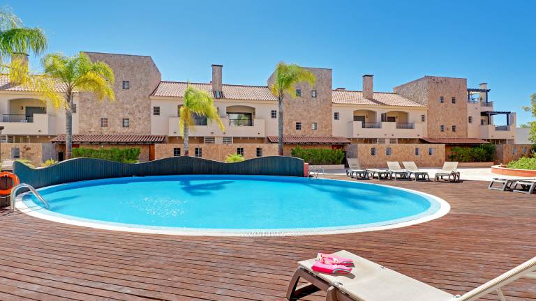 Fully equipped apartment with terrace, pool & yard | Pets are welcome in Loulé
