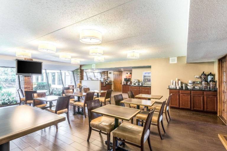 Comfort Inn Lansing West — photo 3