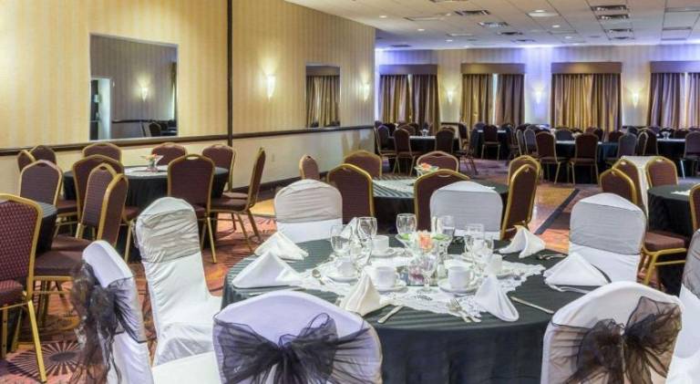 Clarion Hotel Somerset - New Brunswick — photo 2