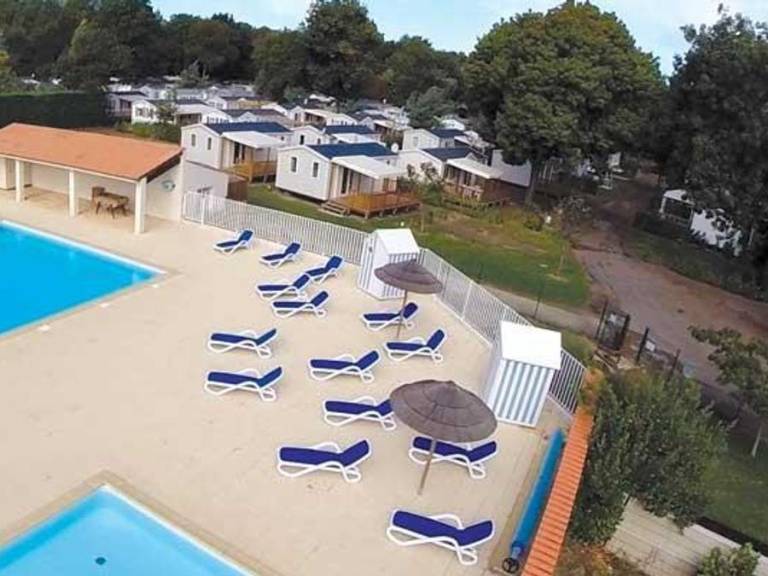 Mobile home with heated pool & patio — photo 3