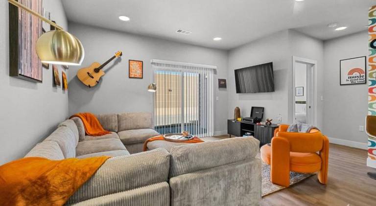Apartment with pool | Suitable for remote work in Rogers, AR