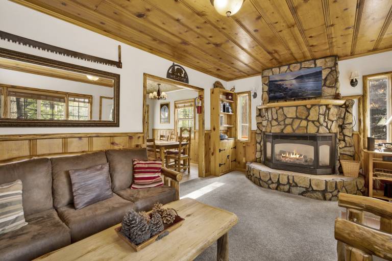 Nine Pines Lodge Retreat in the Pines at Big Bear — photo 4
