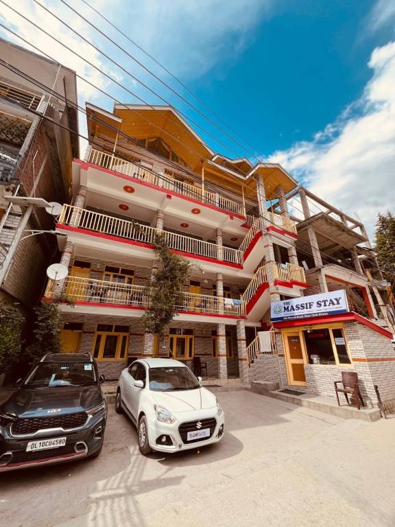 THE MASSIF STAY in Manali