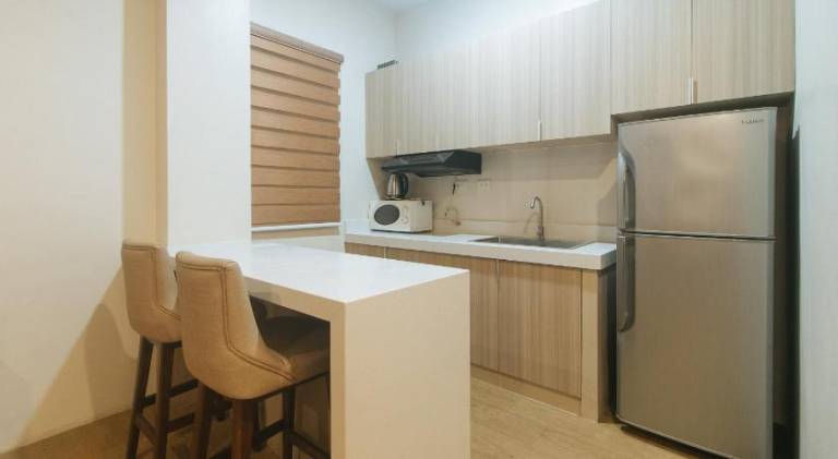 Serviced apartment with patio & pool | Dogs allowed — photo 5