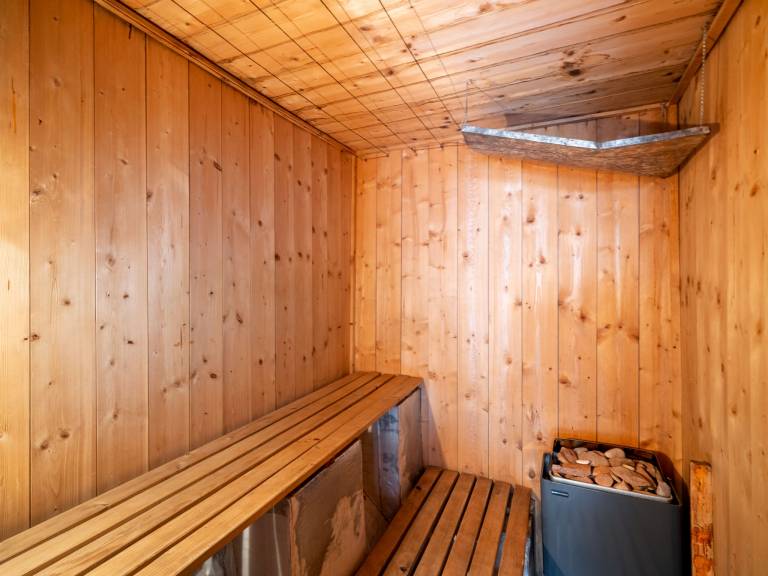 House with sauna, patio & private pool — photo 3