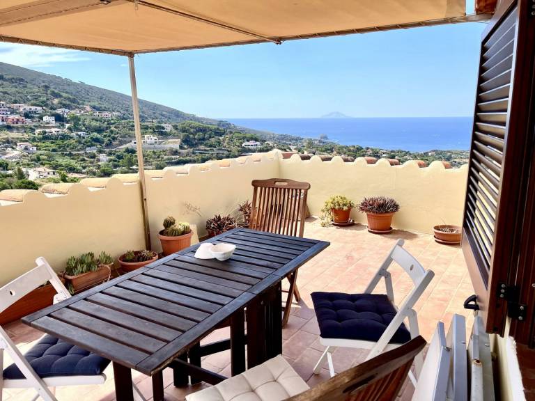 Lovely apartment with patio | Pet-friendly — photo 2