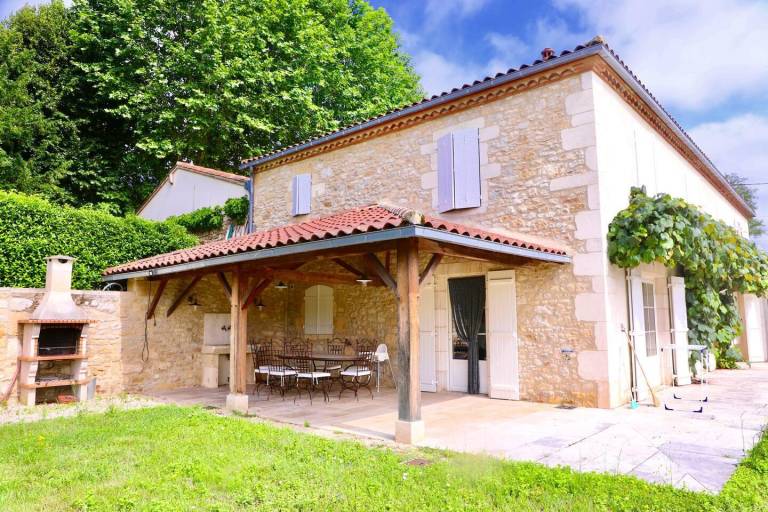 Gite with private pool, patio & barbeque — photo 2