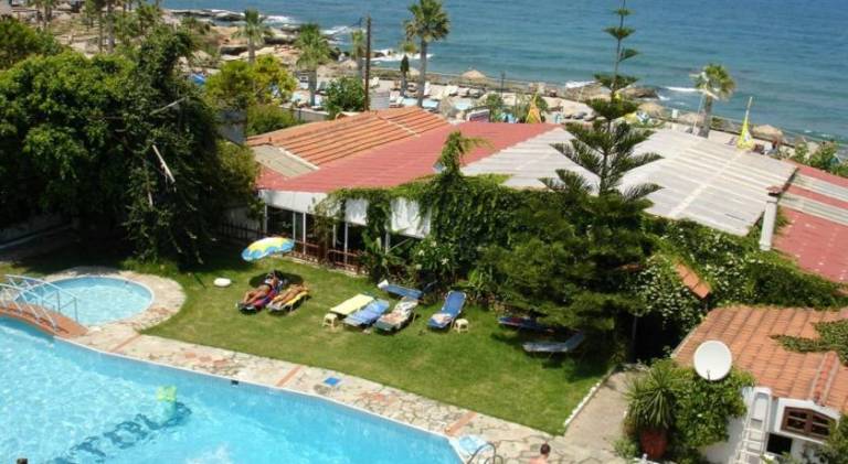 Serviced apartment with pool, garden & patio | Beach nearby | Perfect for remote work | Pets are welcome — photo 2