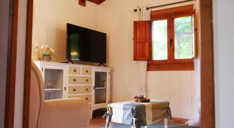 Vacation home with pool — photo 2