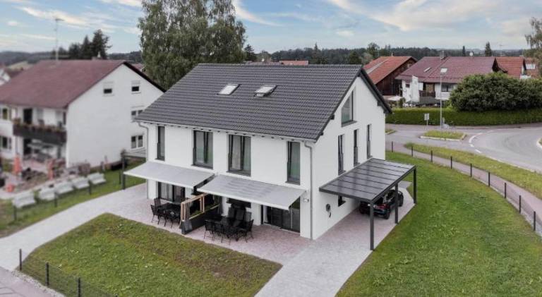 Vacation home with BBQ, terrace & yard in Wangen im Allgäu