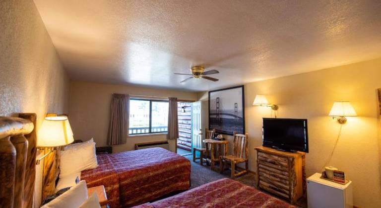 Super 8 By Wyndham Bridgeview Of Mackinaw City — photo 2