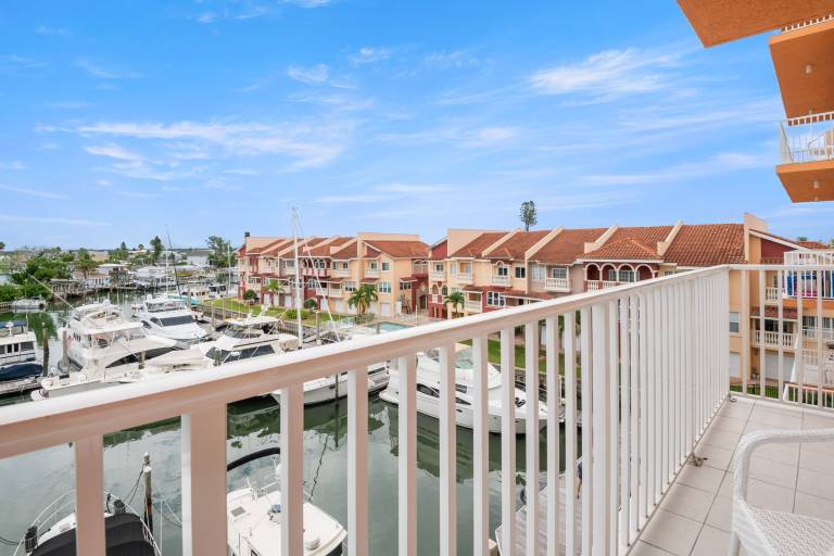 Child-friendly condo with jacuzzi & heated pool | Water view | Close to the beach | Dogs allowed — photo 2