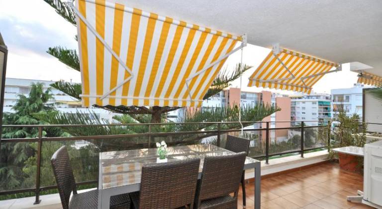Apartment with yard, patio & pool — photo 4