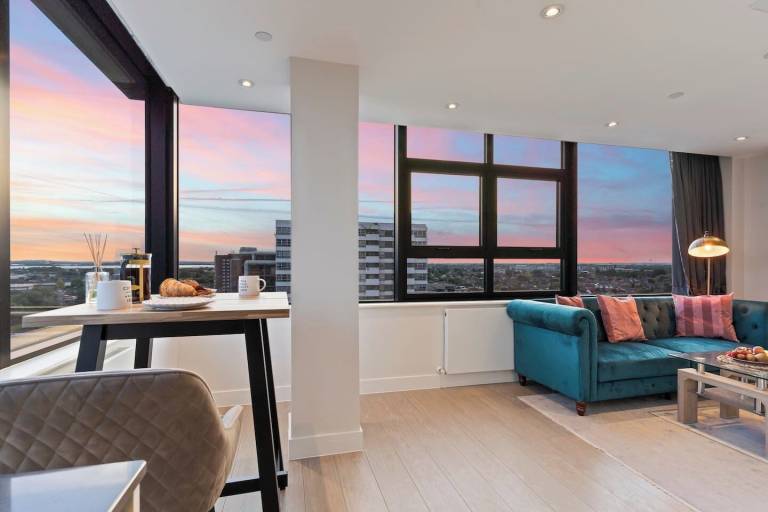 Condo  Weybridge