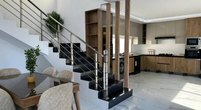 Villa with terrace, pool & yard — photo 4