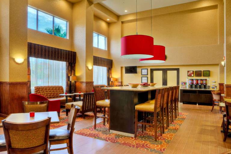 Hampton Inn & Suites Palmdale — photo 3