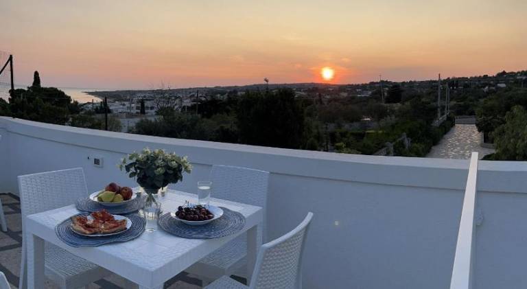 Villa with terrace, barbecue & yard — photo 3