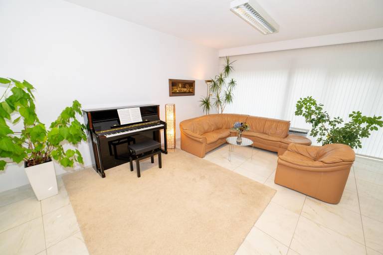 Family-friendly apartment with patio, yard & grill | Lake view | Pet-friendly — photo 2