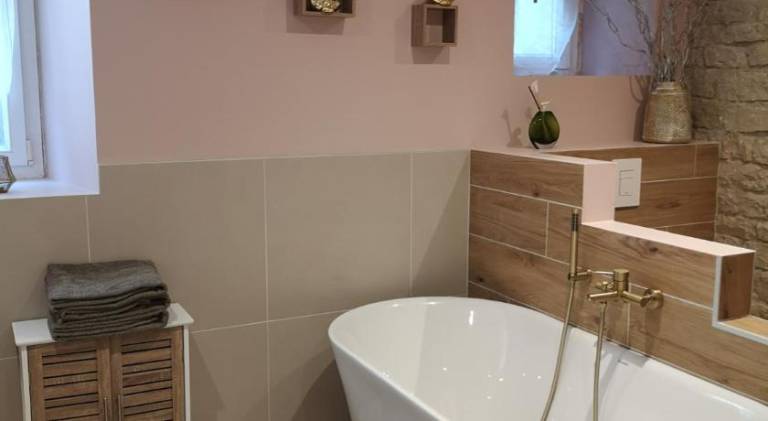 Vacation home with hot tub — photo 4