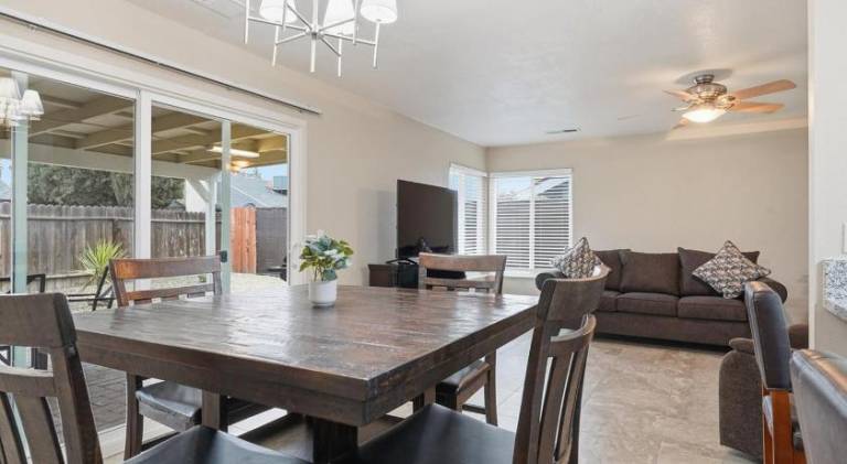 Vacation home with 2 rooms for 6 persons in Visalia, CA