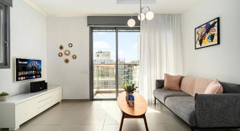MAMAD Beach & City Center with Balcony by FeelHome in Tel Aviv
