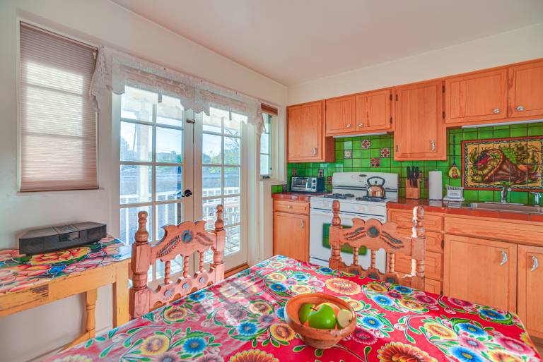 Walk to Santa Fe Plaza: Historic Eastside Retreat in Santa Fe