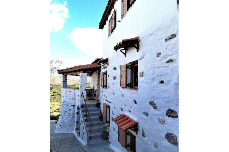 Fully equipped spacious house with patio, jacuzzi & barbeque | Pets allowed — photo 3