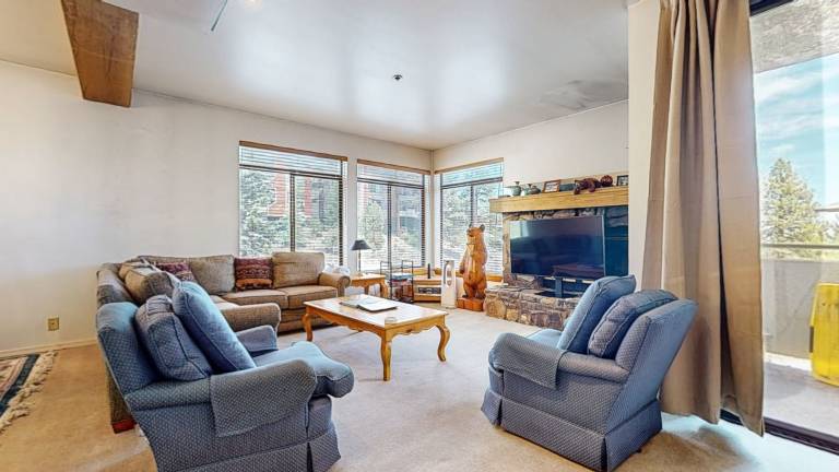Condo with grill, heated pool & hot tub — photo 4