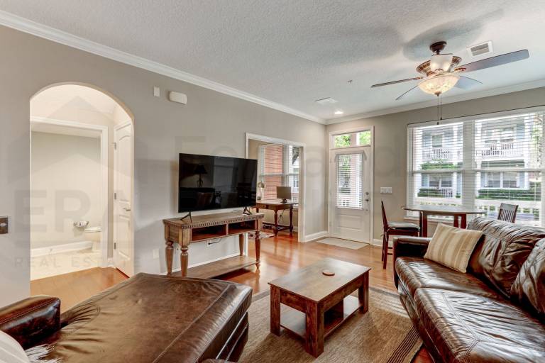 Dog Friendly - 3 Story - Spacious End Unit - Within Walking Distance to the Ocean! — photo 4