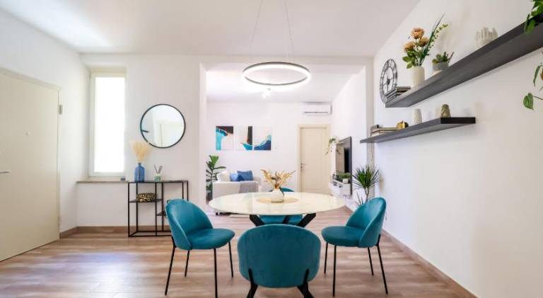 TUSCAN LUXURY APARTMENT in the Centre - with Wi-Fi, Gym, Terrace in Pistoia