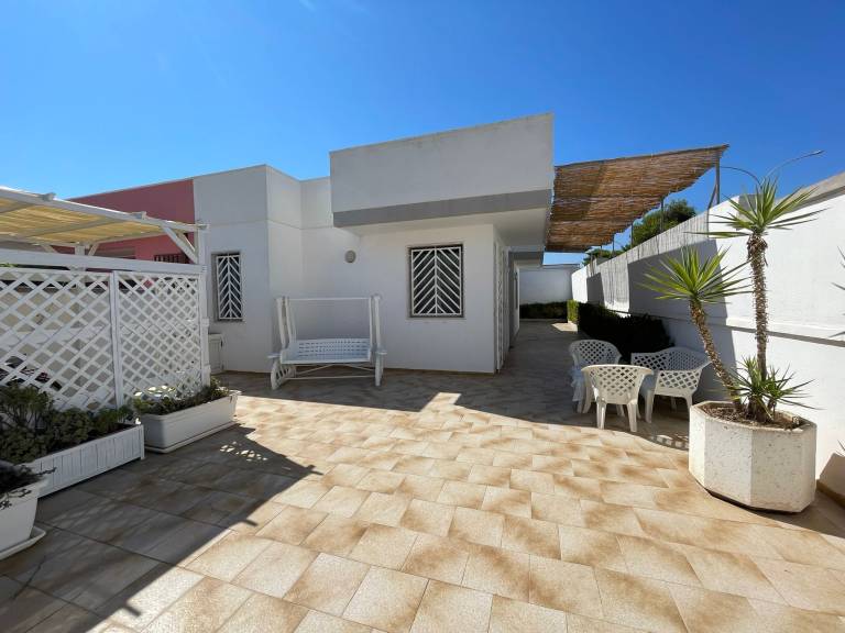 Villa with barbecue & garden | Garden view — photo 2