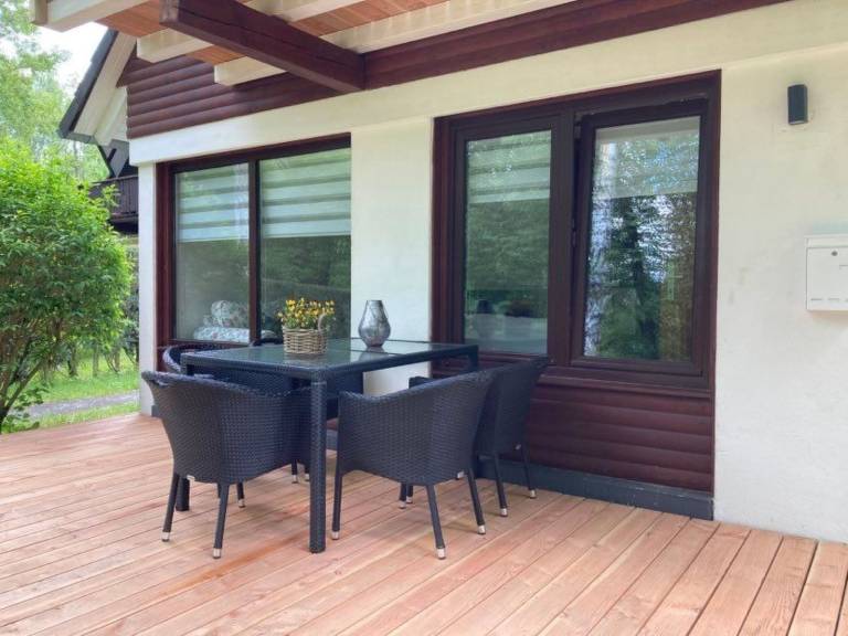 Idyllisches Ferienhaus mit Balkon und Garten — photo 3