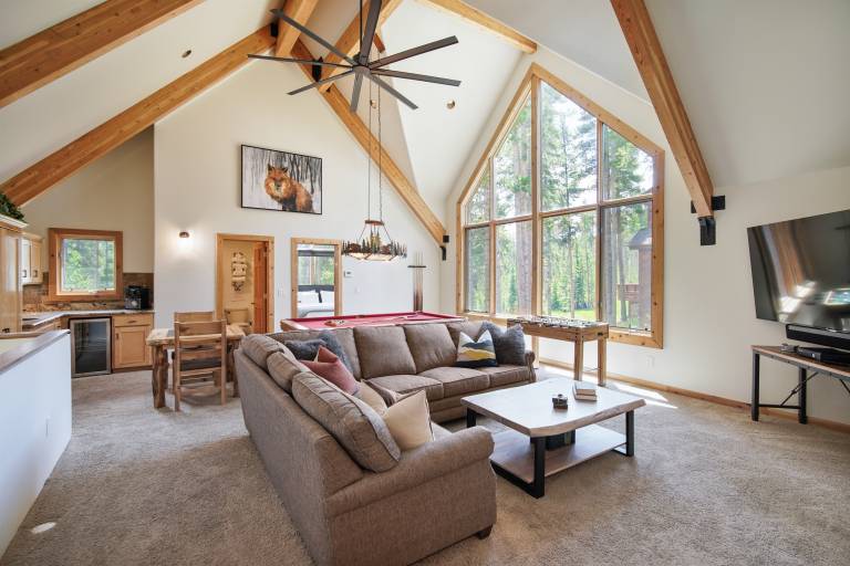 Vacation home with hot tub, garden & grill | River view — photo 4