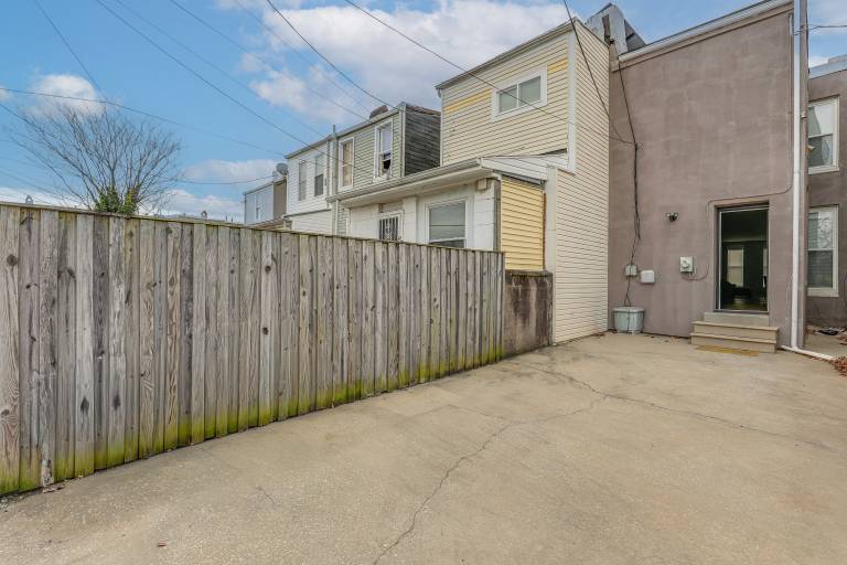 Pet-Friendly 3BR Rowhouse: Walk to Patterson Park! — photo 2