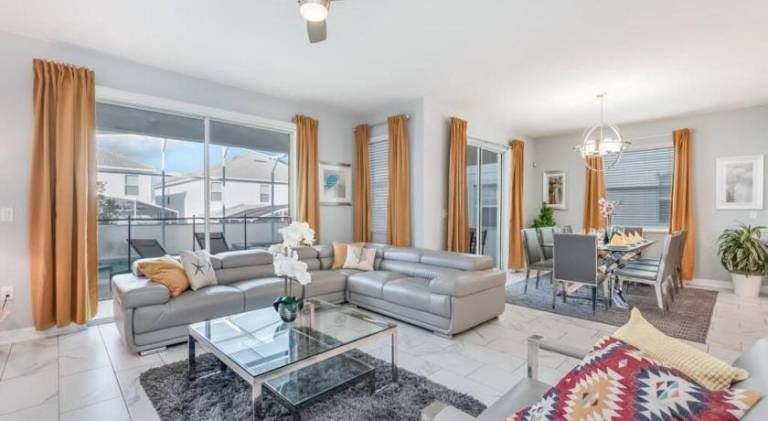 Luxury Home inside Champions Gate - No Extra Fees in Cham